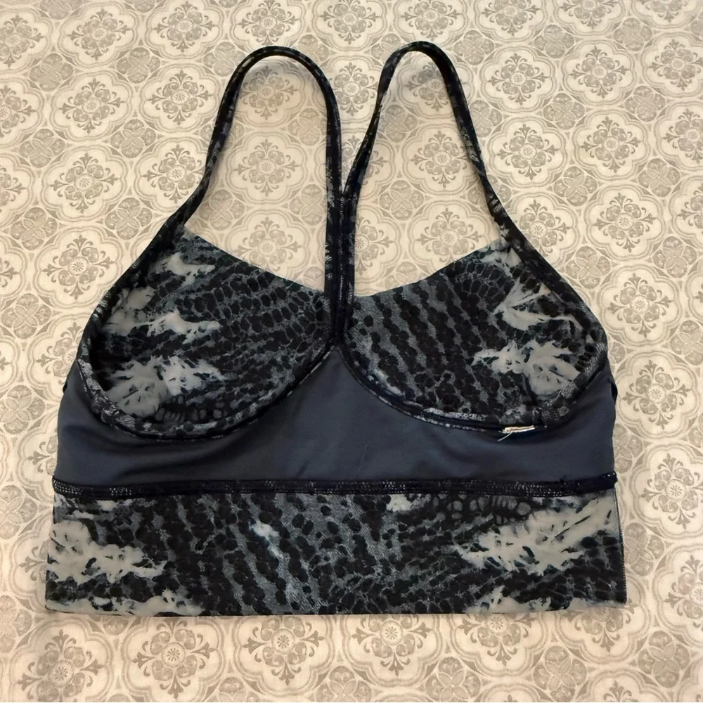 Lululemon Flow Y Bra Long Line Nulu Light Support Size 4